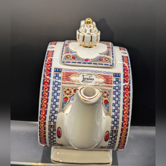 James Sadler Landmarks Tower Bridge Teapot - Picture 6 of 13